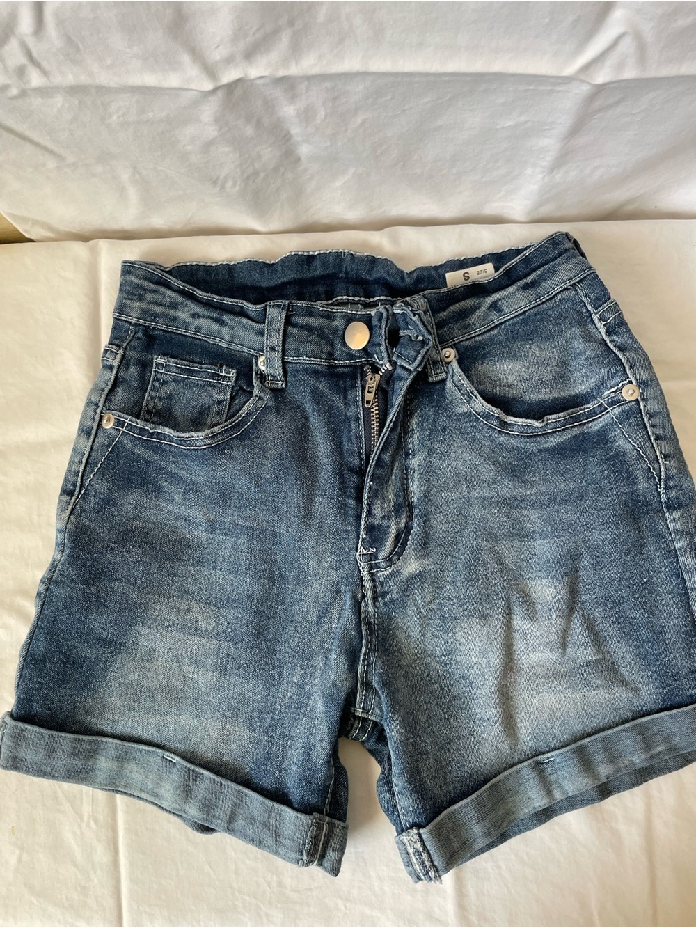 Women’s Dark Blue Denim Rolled-Hem Jean Shorts